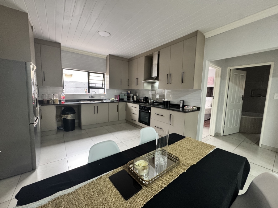 To Let 2 Bedroom Property for Rent in Flamwood North West